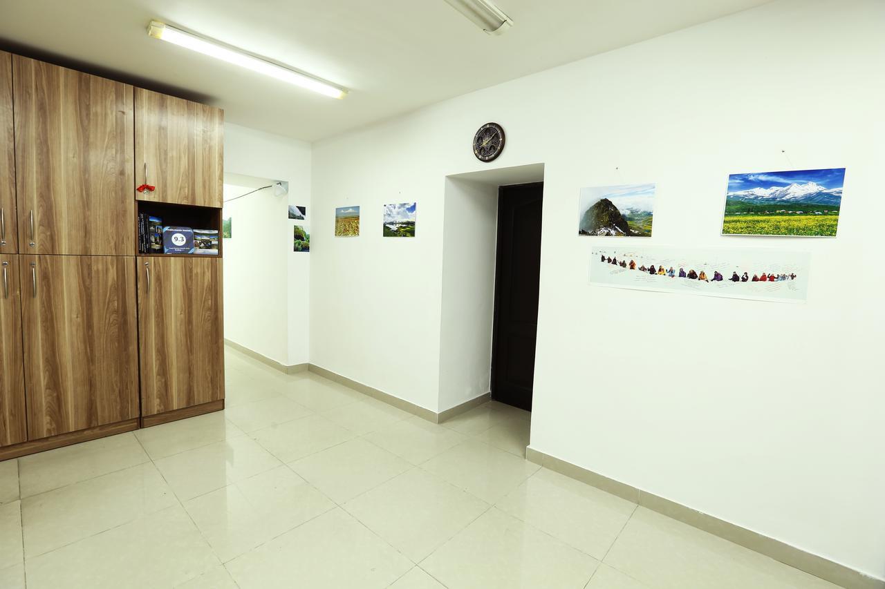 Byron Hostel Yerevan Ngoại thất bức ảnh
