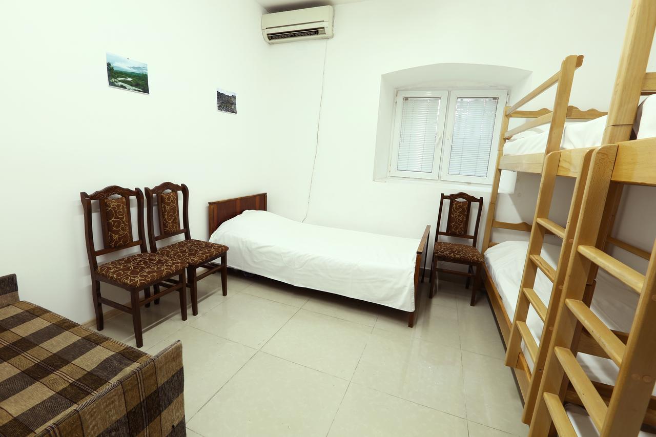 Byron Hostel Yerevan Ngoại thất bức ảnh