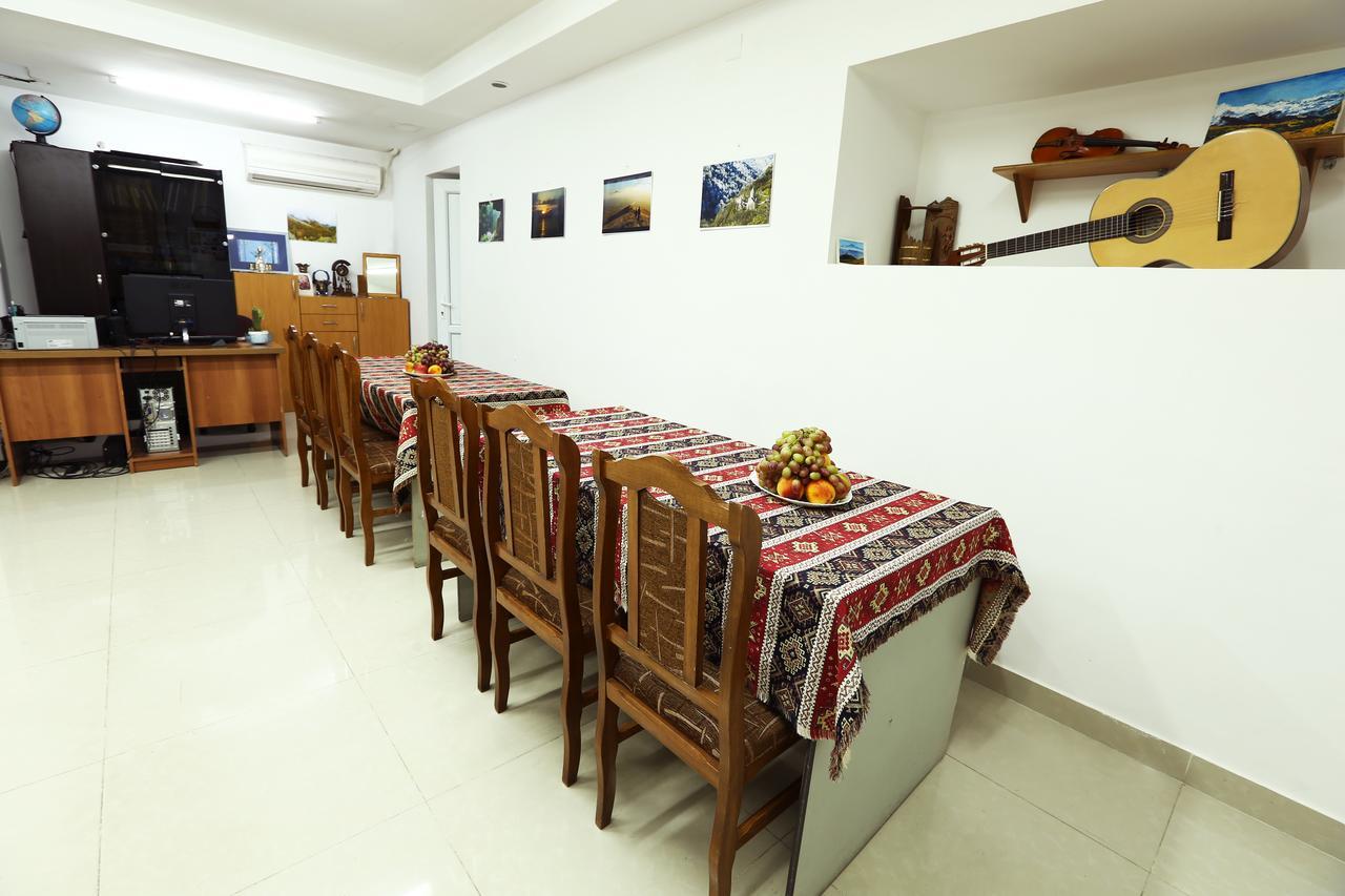 Byron Hostel Yerevan Ngoại thất bức ảnh